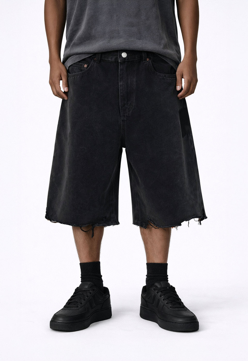 NOIR CUTOFF DENIM SHORTS